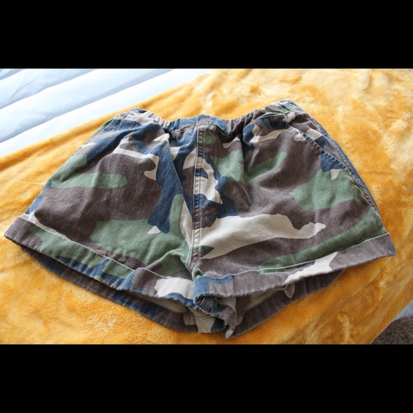 Camo Shorts - Picture 1 of 1